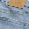 Lysvasket atletisk skinny jeans