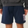 Midt-lår fleece UConn Huskies grafiske shorts