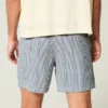 Midt-lårlange seersucker-shorts