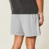 Midt-lårstrikkede fotballshorts med logo