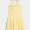 Mini-kjole med lav midje og halterneck