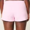 Mini-shorts i fleece med hjerte-grafikk