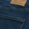 Mørkvaskede, løse jeans