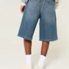 Mørkvaskede, superbaggy denimshorts under kneet