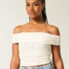Off-shoulder-top med blonder