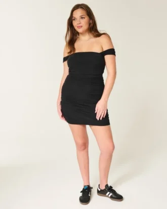 Off-the-shoulder bodycon-kjole i mesh