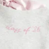 Oversized Class of ’26-genser med sløyfe på ryggen