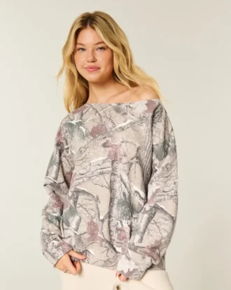 Oversized off-the-shoulder camo-genser Oversized off-the-shoulder camo-genser