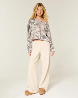 Oversized off-the-shoulder camo-genser Oversized off-the-shoulder camo-genser