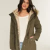 Parkas med fuskepelsfôr