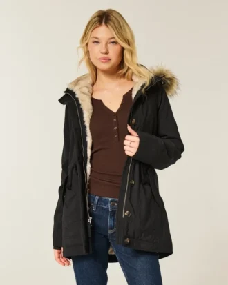 Parkas med fuskepelsfôr