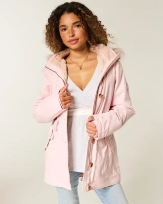 Parkas med fuskepelsfôr