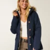 Parkas med fuskepelsfôr