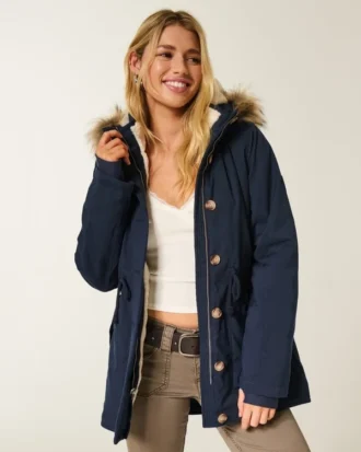 Parkas med fuskepelsfôr