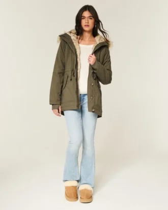 Parkas med fuskepelsfôr