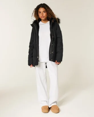 Parkas med fuskepelsfôr
