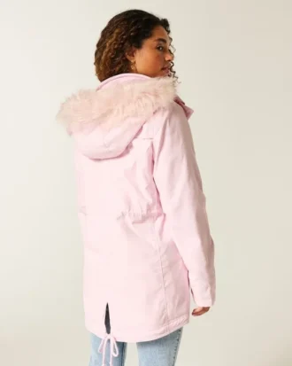 Parkas med fuskepelsfôr