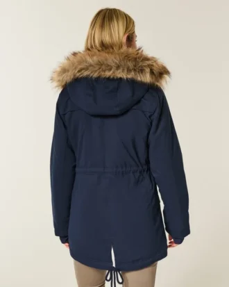 Parkas med fuskepelsfôr