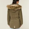 Parkas med fuskepelsfôr