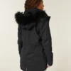 Parkas med fuskepelsfôr