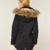 Parkas med fuskepelsfôr