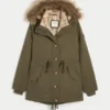 Parkas med fuskepelsfôr