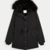 Parkas med fuskepelsfôr