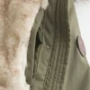 Parkas med fuskepelsfôr