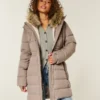 Pufferparkas med fuskepelsfôr