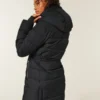 Pufferparkas med fuskepelsfôr