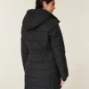 Pufferparkas med fuskepelsfôr