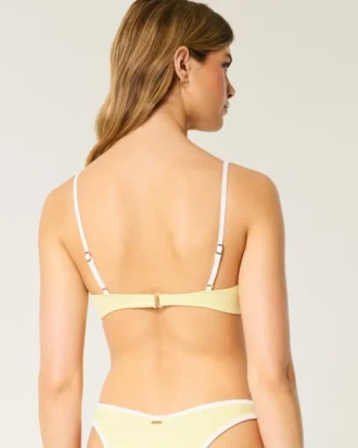 Ribbet bikini-top med bøyle