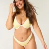 Ribbet bikini-top med bøyle