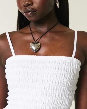 Stroppeløs minikjole med smockert liv