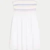 Stroppeløs smocked minikjole