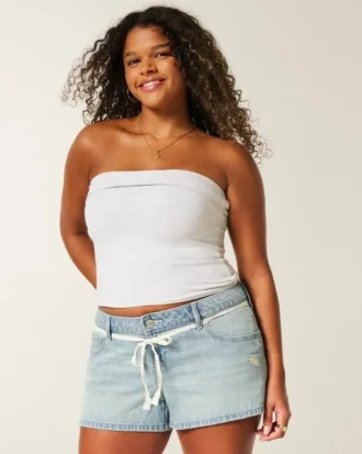 Ultra lav midje, lys vask, denim minishorts med blonder