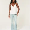 Ultra lav midje, lys vask, nedsenket hem, flare jeans