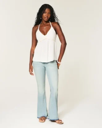 Ultra lav midje, lys vask, nedsenket hem, flare jeans Ultra lav midje, lys vask, nedsenket hem, flare jeans
