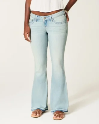 Ultra lav midje, lys vask, nedsenket hem, flare jeans Ultra lav midje, lys vask, nedsenket hem, flare jeans