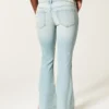Ultra lav midje, lys vask, nedsenket hem, flare jeans