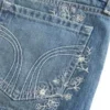 Ultra lav midje, medium vasket, blomsterbrodert denim minishorts