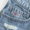 Ultra lavt sittende broderte denim-minishorts