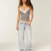 Ultra lavt sittende, lysvasket baggy jeans