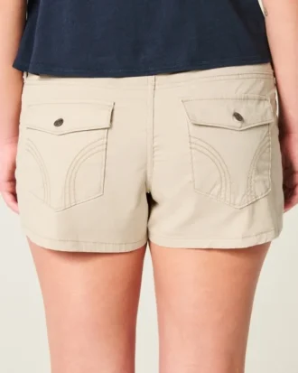 Ultra lavt sittende minishorts i khaki twill