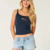 Ultra lavt sittende, revne miniskorts i mediumvasket denim