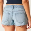 Ultra lavt sittende, revne miniskorts i mediumvasket denim