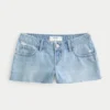 Ultra lavt sittende, revne miniskorts i mediumvasket denim