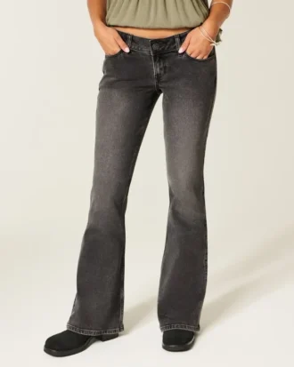Ultra lavt sittende, vasket svart flare-jeans