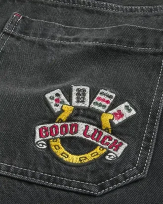 Vasket svart Good Luck brodert skaterbaggyjeans