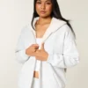 Vendbar fleece-hoodie med glidelås og fuskepelsfôr